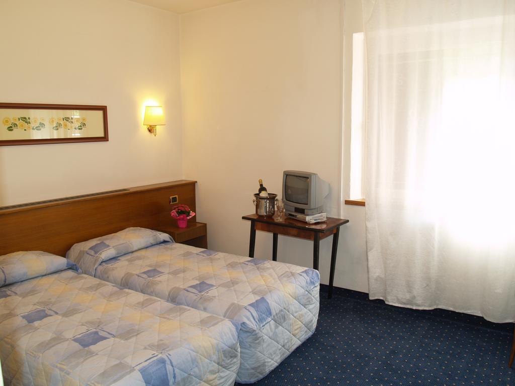 Hotel Rosalpina Рива-дель-Гарда Экстерьер фото