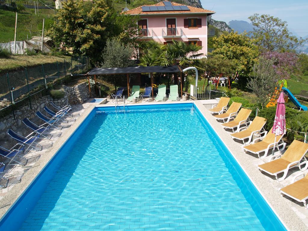 Hotel Rosalpina Рива-дель-Гарда Экстерьер фото